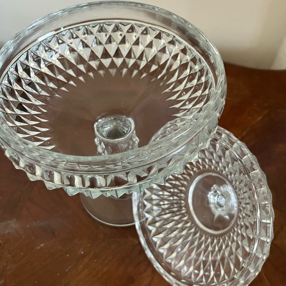 COPY - Vintage Indiana Diamond Cut Glass Pedestal Candy Dish With Cover - Picture 2 of 10